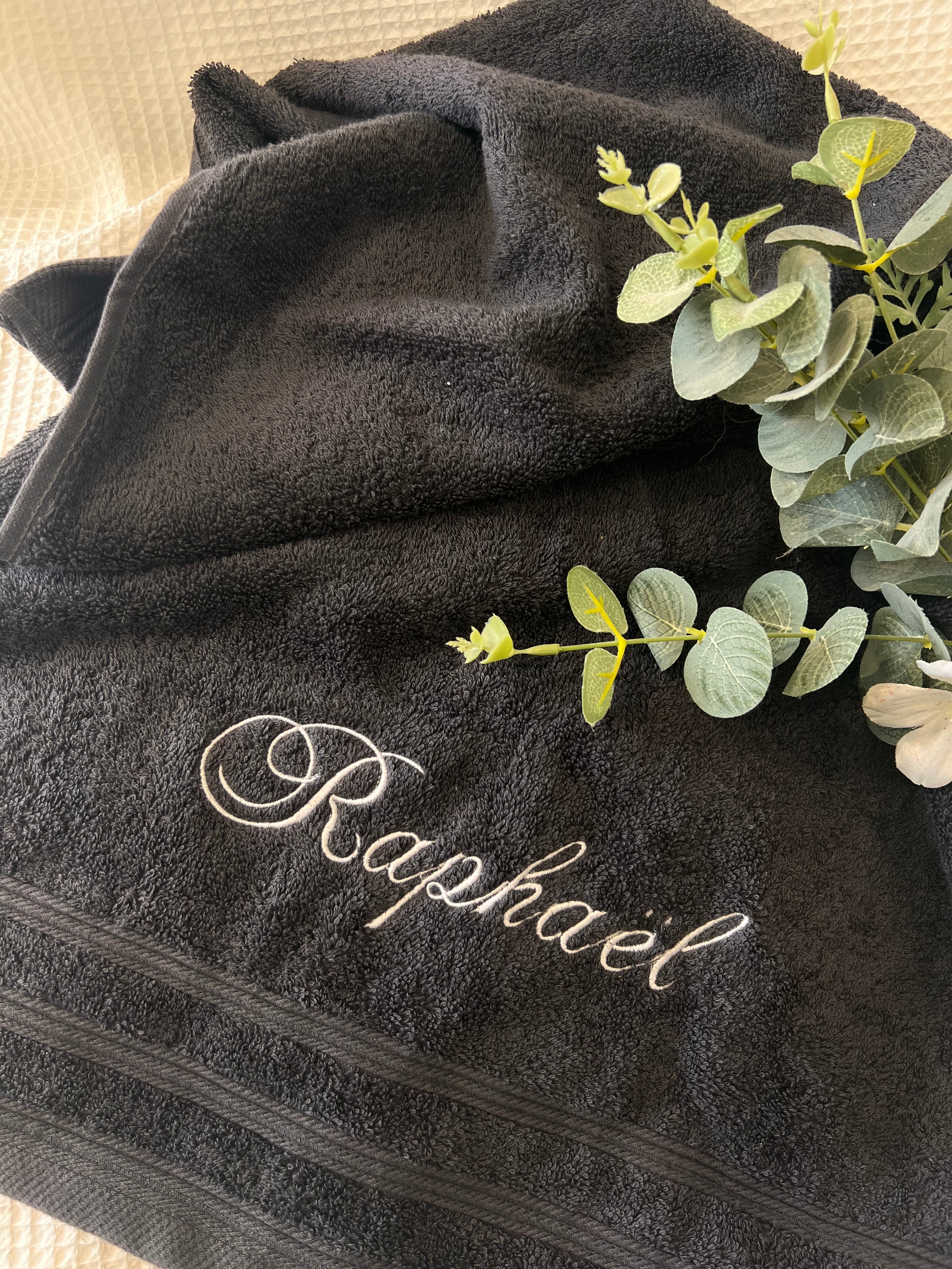 Serviette de bain brodée